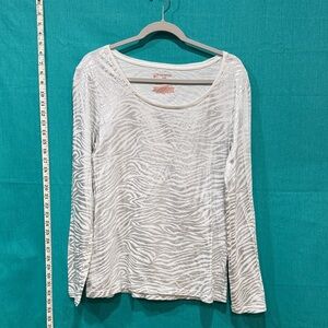 No Boundaries White and Gray Zebra Long Sleeve Tee